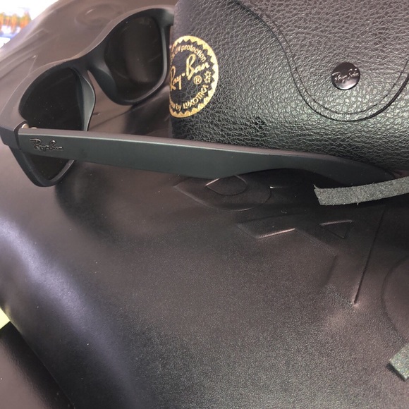 Brand New Ray Ban Sunglasses - Picture 3 of 4